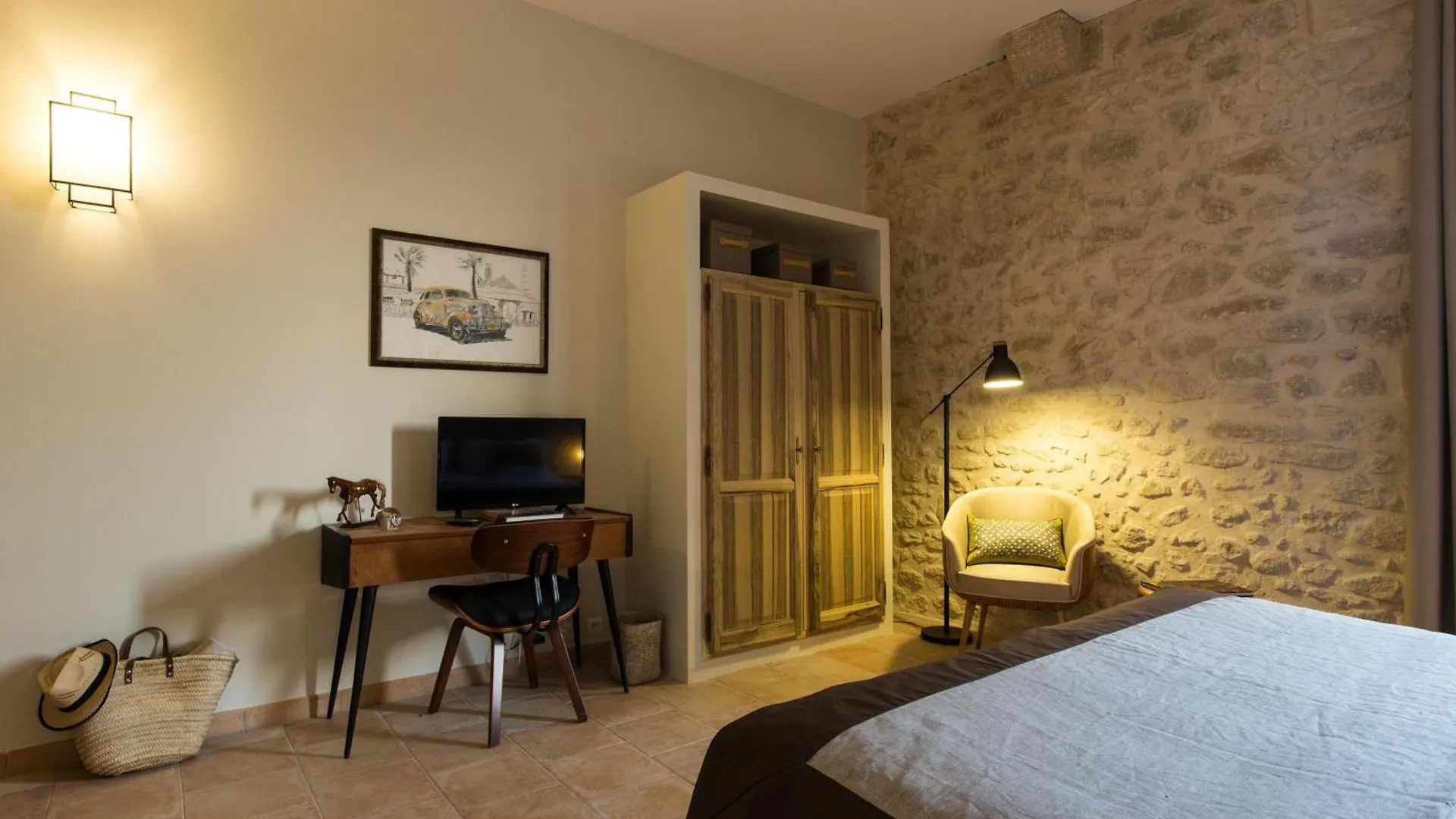 La Cour Des Sens Bed & Breakfast Lagnes France